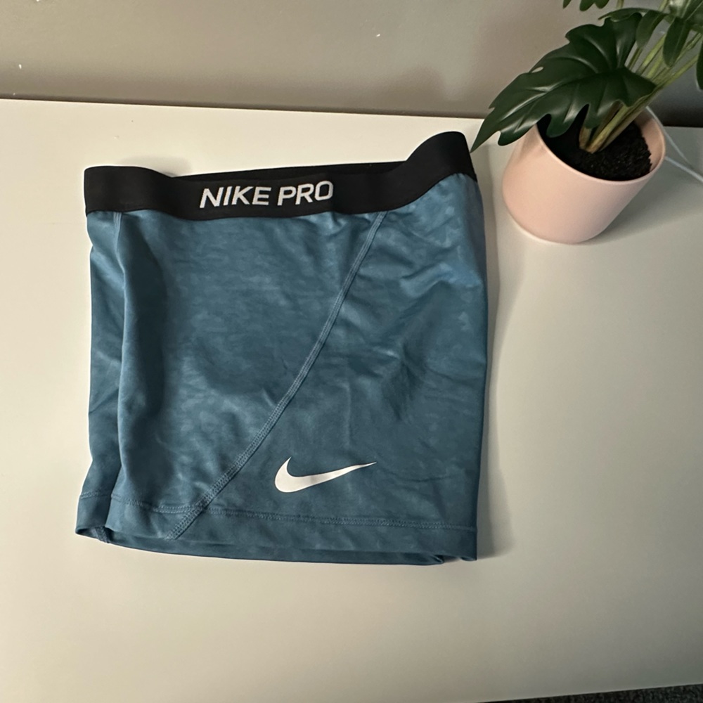 Nike pro short blue size medium